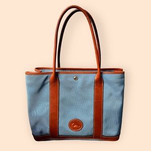 EUC Dooney and Bourke beautiful tote!